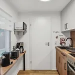 Waldbungalow Mit Wlan Und Terrasse In Seenaehe-hund Willkommen بيت للعطل *