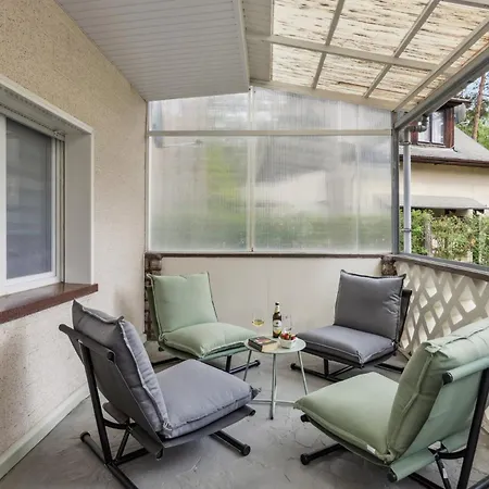 Vakantiehuis Waldbungalow Mit Wlan Und Terrasse In Seenaehe-hund Willkommen