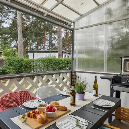 Vakantiehuis Waldbungalow Mit Wlan Und Terrasse In Seenaehe-hund Willkommen