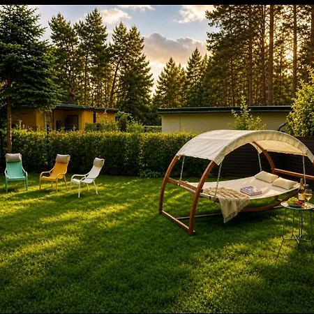 Vakantiehuis Waldbungalow Mit Wlan Und Terrasse In Seenaehe-hund Willkommen Gommern